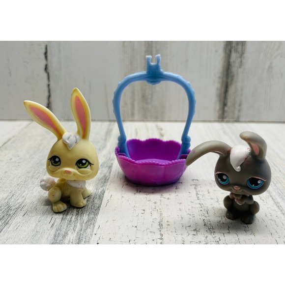 Littlest Pet Shop LPS Vintage Yellow and Grey Bunny Rabbits Pink MAgnet - Picture 1 of 2